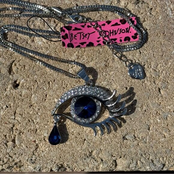 NECKLACE! Betsey Johnson All Seeing Silver and Blue Eye Pendant Necklace BNWT - Picture 2 of 6